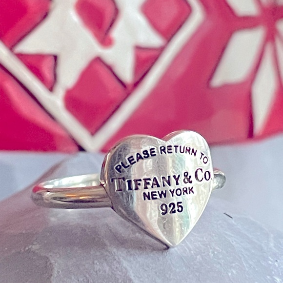 Tiffany & Co. Sterling Silverer Return To Tiffany Heart Ring Size 9. - Picture 5 of 5